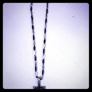 STAINLESS STEEL NECKLACE WITH A DIAMOND CROSS